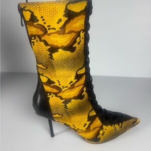 Azalea Wang Oliver’s Yellow & Black Lace Up Stiletto Size 7 Statement Heels